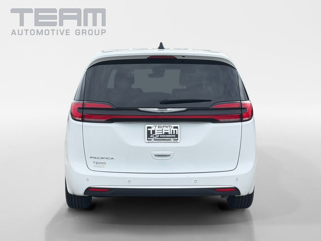 Used 2024 White Chrysler Touring L image 6