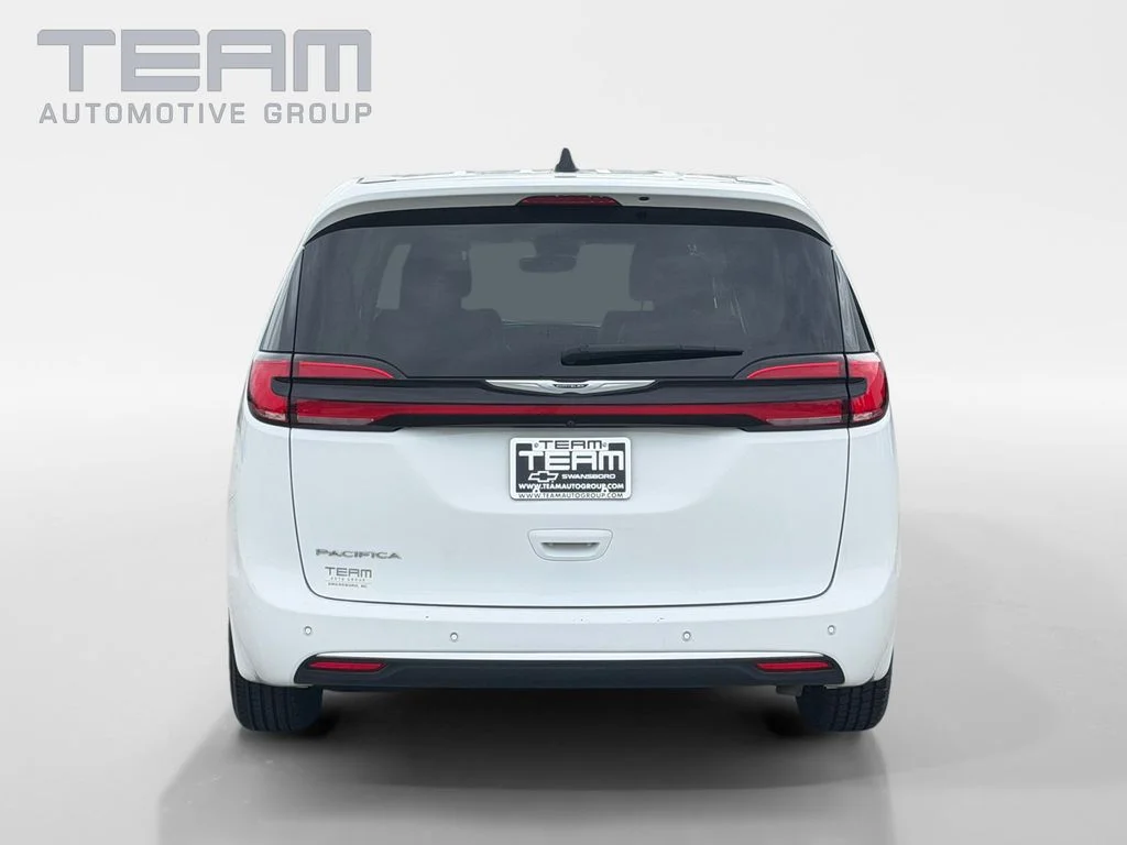 Used 2024 White Chrysler Touring L image 6