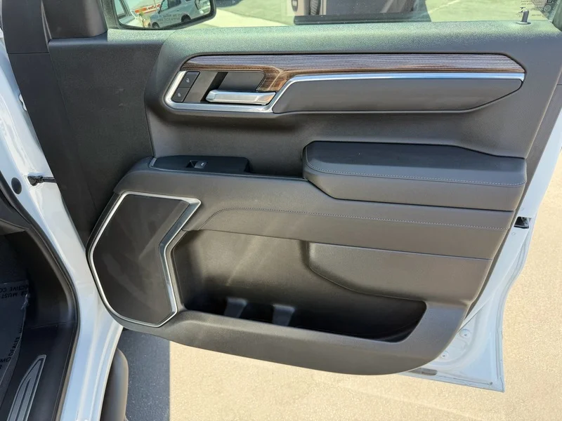 Used 2023 Summit White Chevrolet RST image 22