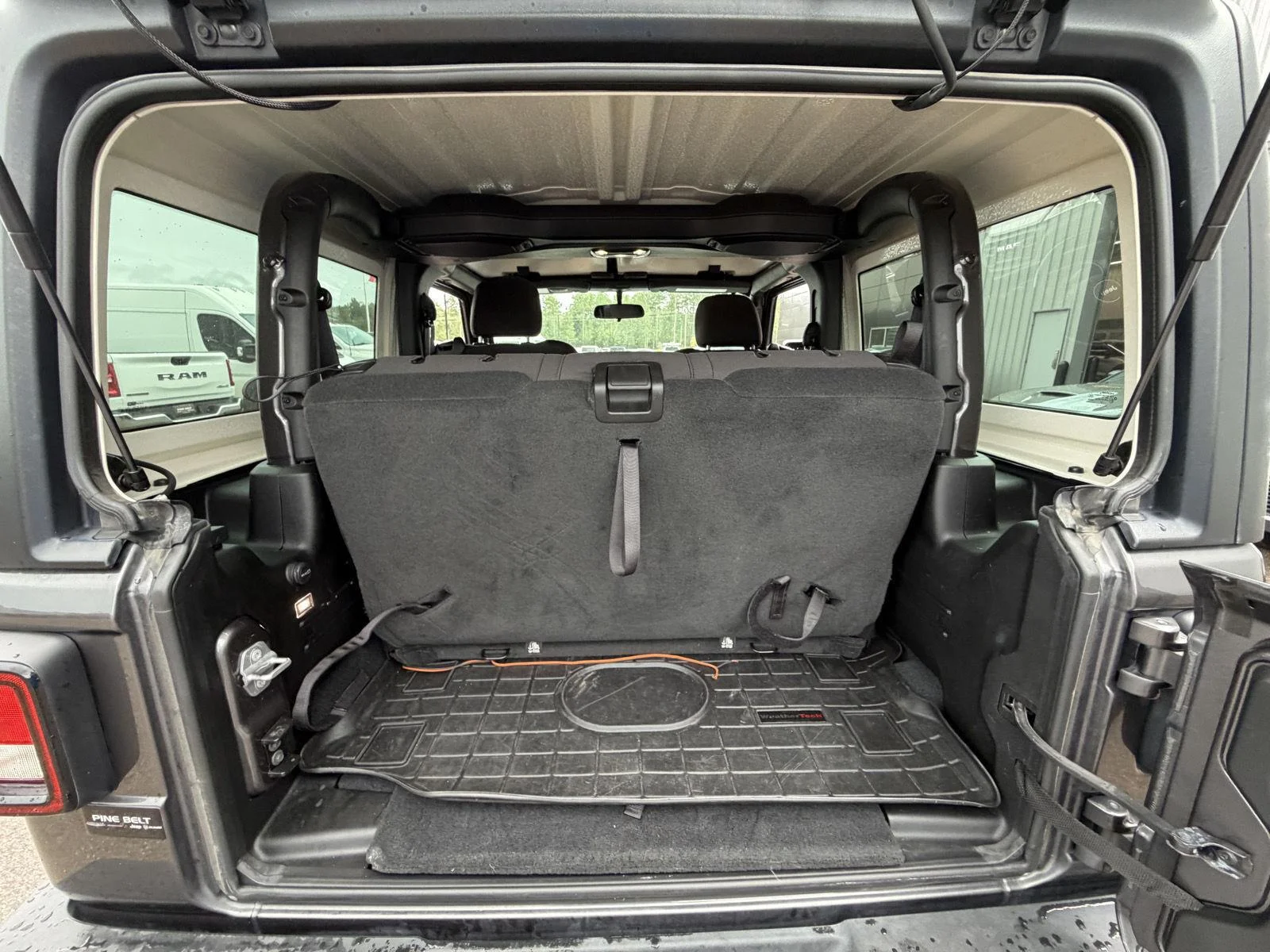 Used 2022 Granite Crystal Metallic Clearcoat Jeep Sport S image 18