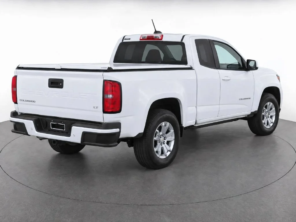 Used 2022 White Chevrolet LT image 3