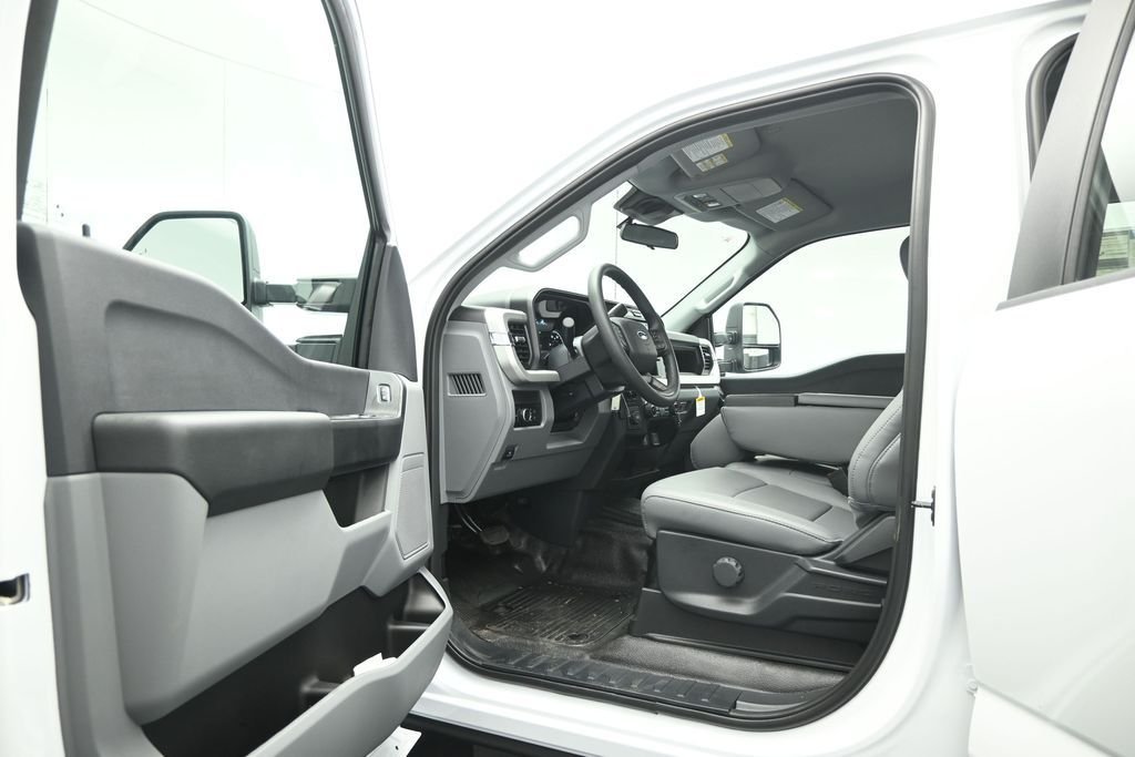 New 2026 Oxford White Ford XL image 6