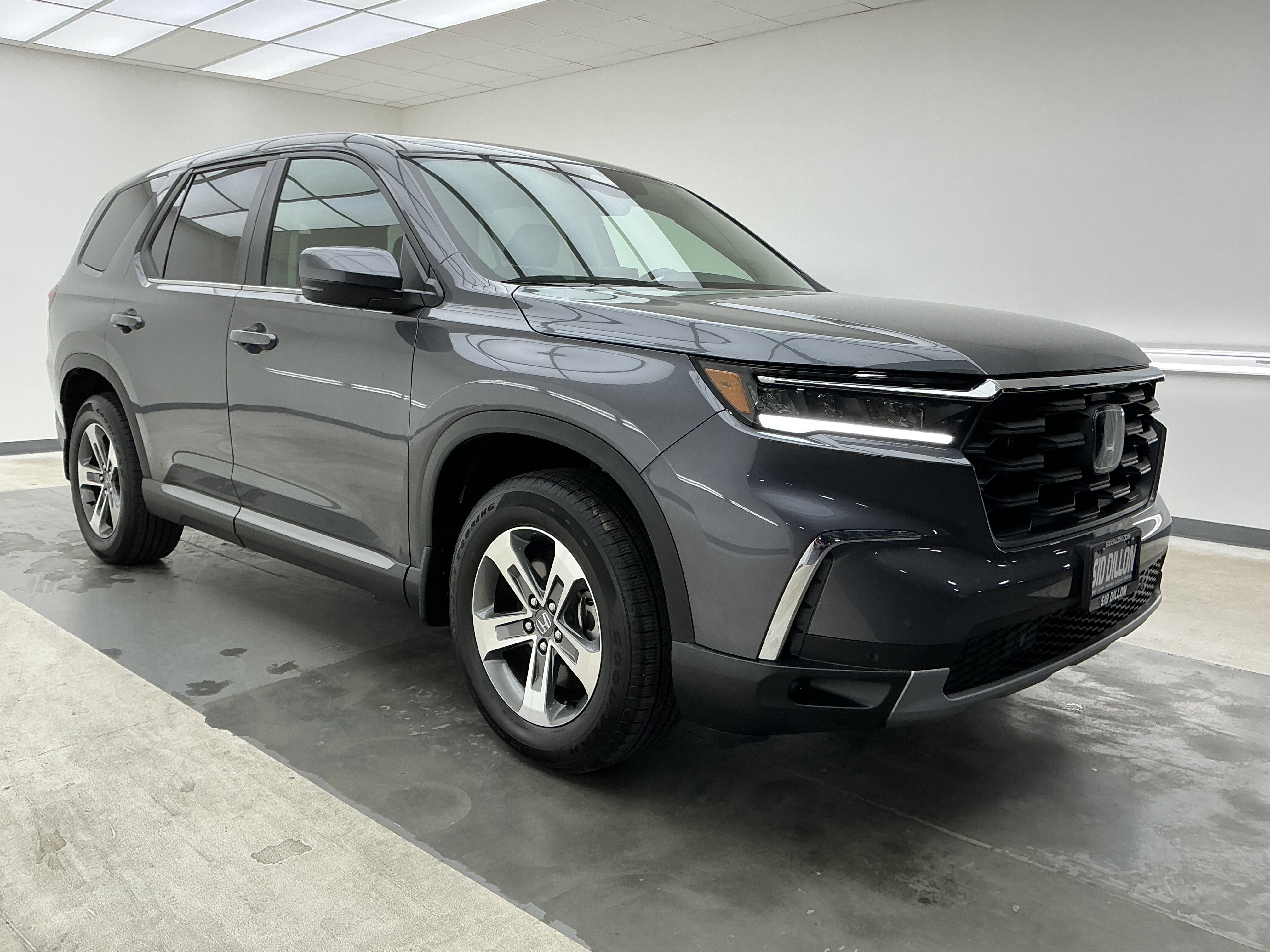 Used 2025 Black Honda EX-L image 3