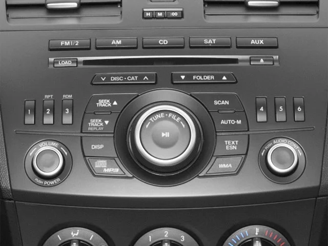 Used 2013  Mazda i Touring image 9