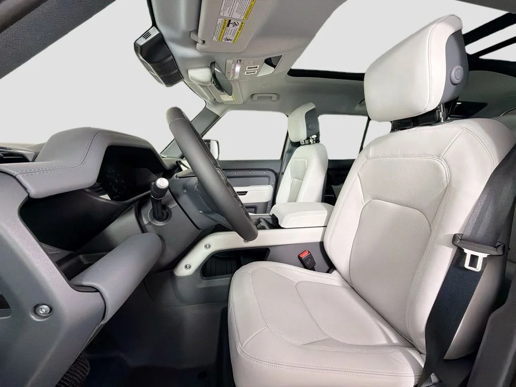 New 2026 Carpathian Grey Land Rover X-Dynamic SE image 22