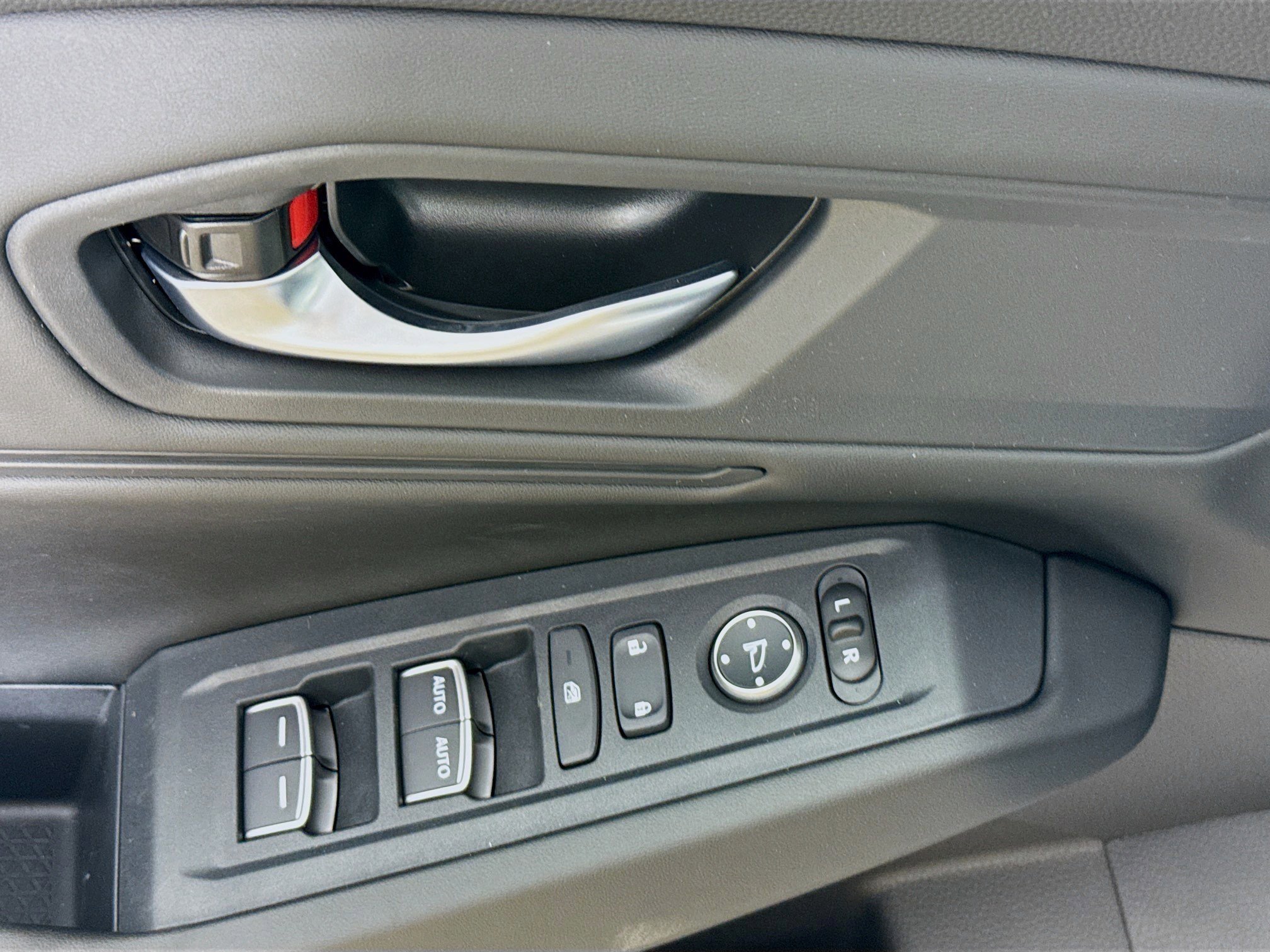2025 Honda Accord SE - Photo 12