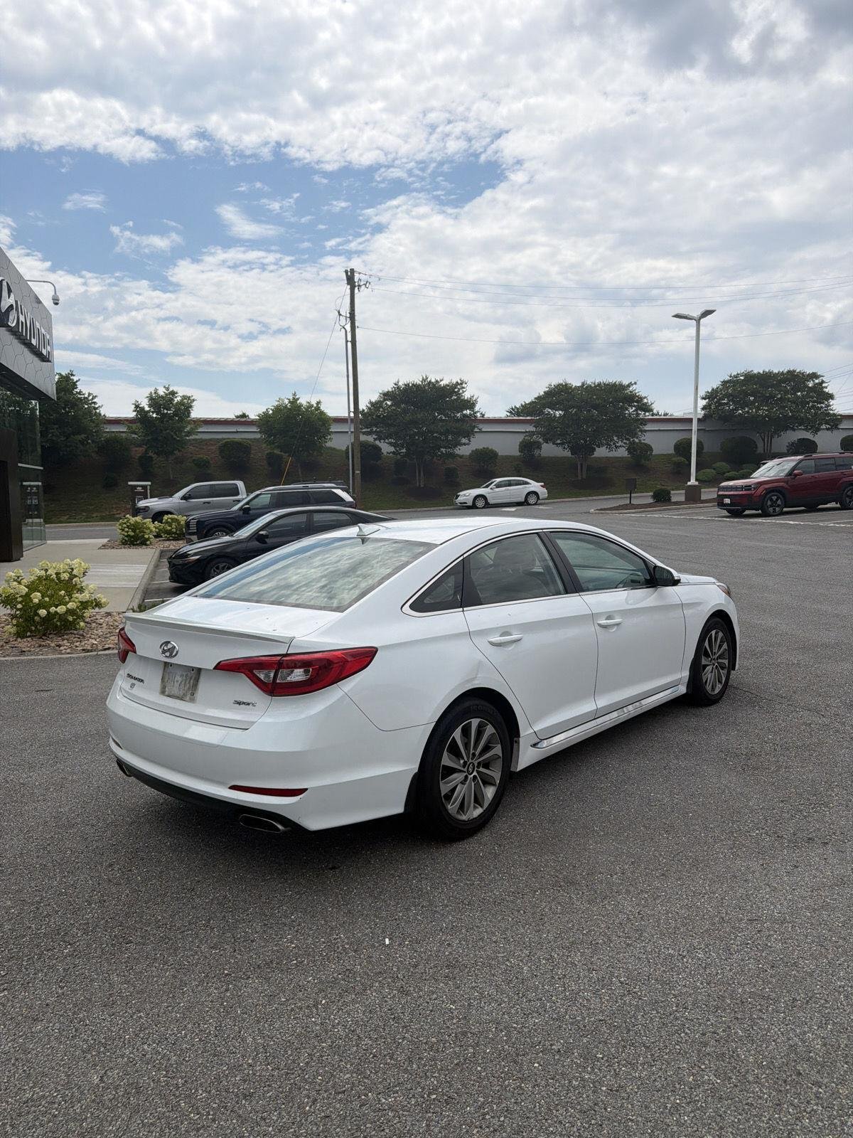 Used 2017 Quartz White Pearl Hyundai Sport image 4
