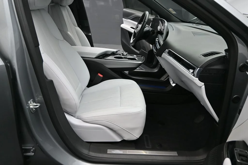Used 2024 Silver Cadillac Luxury image 22