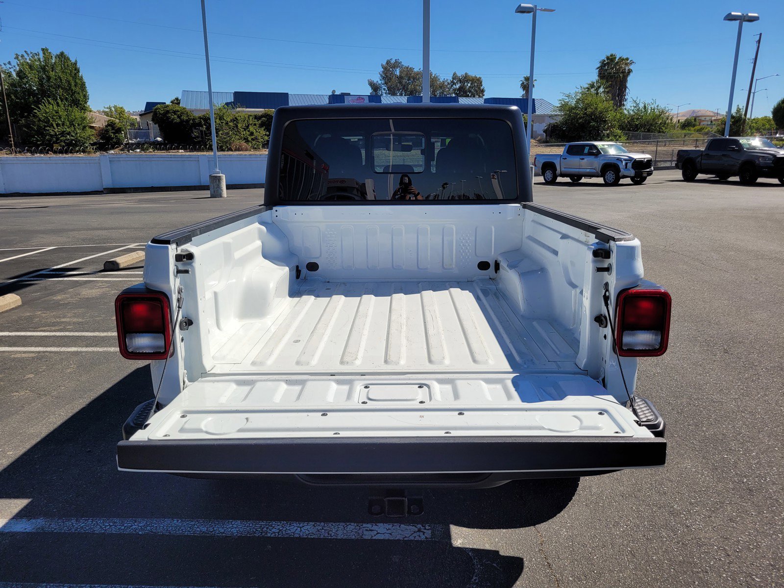 Used 2023 Bright White Clearcoat Jeep Mojave image 11