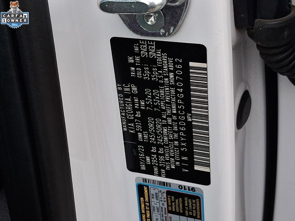 Used 2023 White Kia S image 26