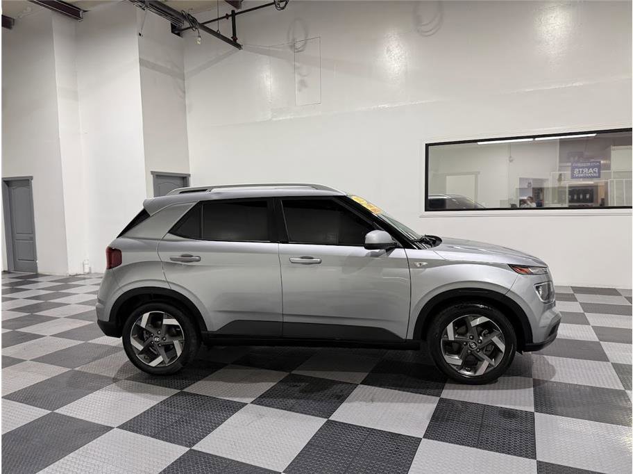2022 Hyundai Venue SEL Limited photo 4