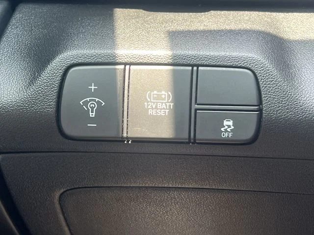 Used 2025 Gray Hyundai SEL Sport image 30