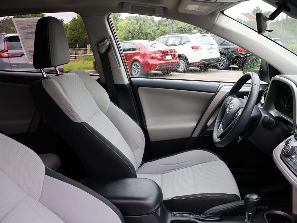 Used 2018 Red Toyota XLE image 8