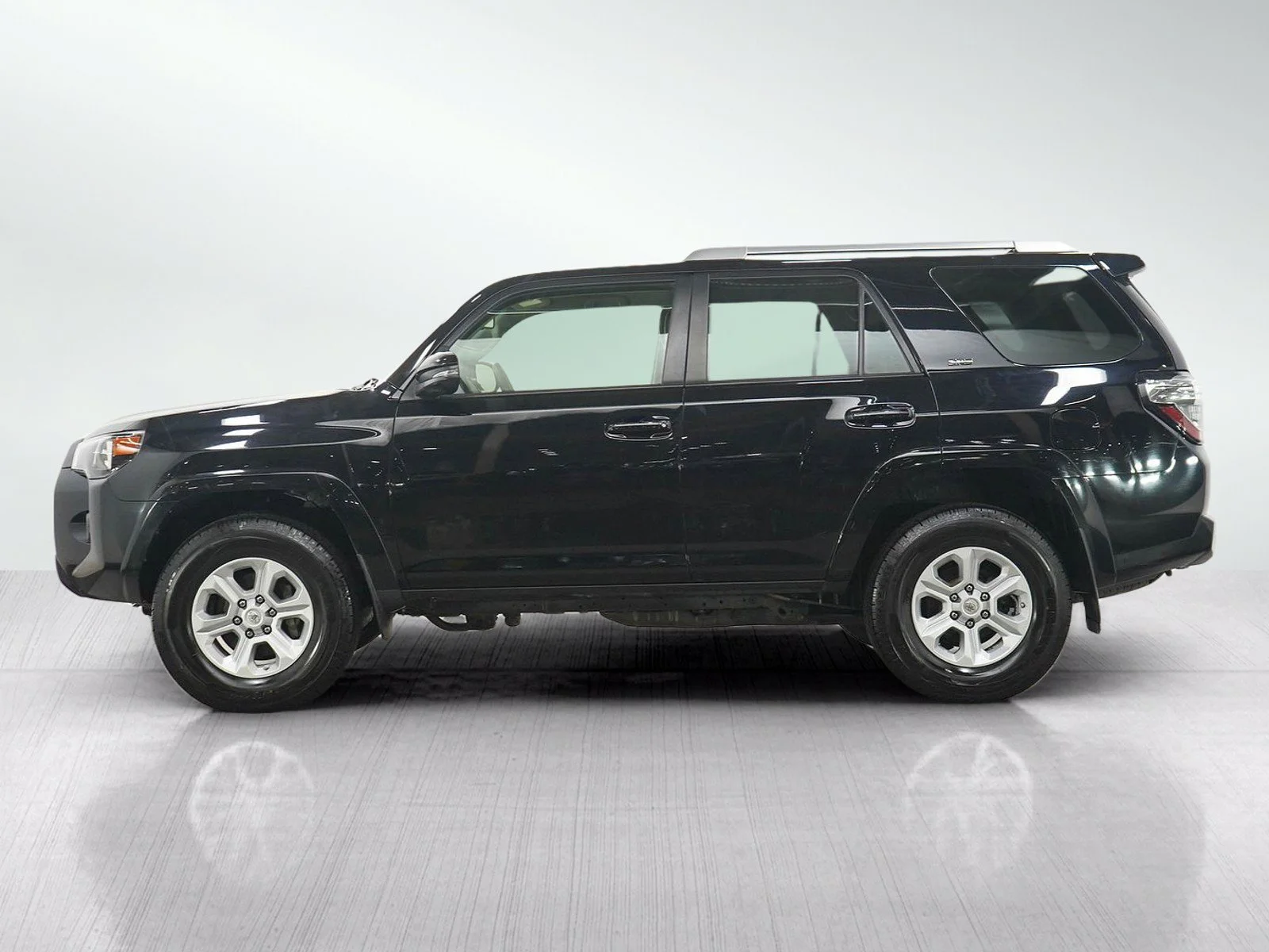 Used 2018 Toyota 4Runner SR5 Premium with VIN JTEBU5JR1J5536415 for sale in Burnsville, Minnesota