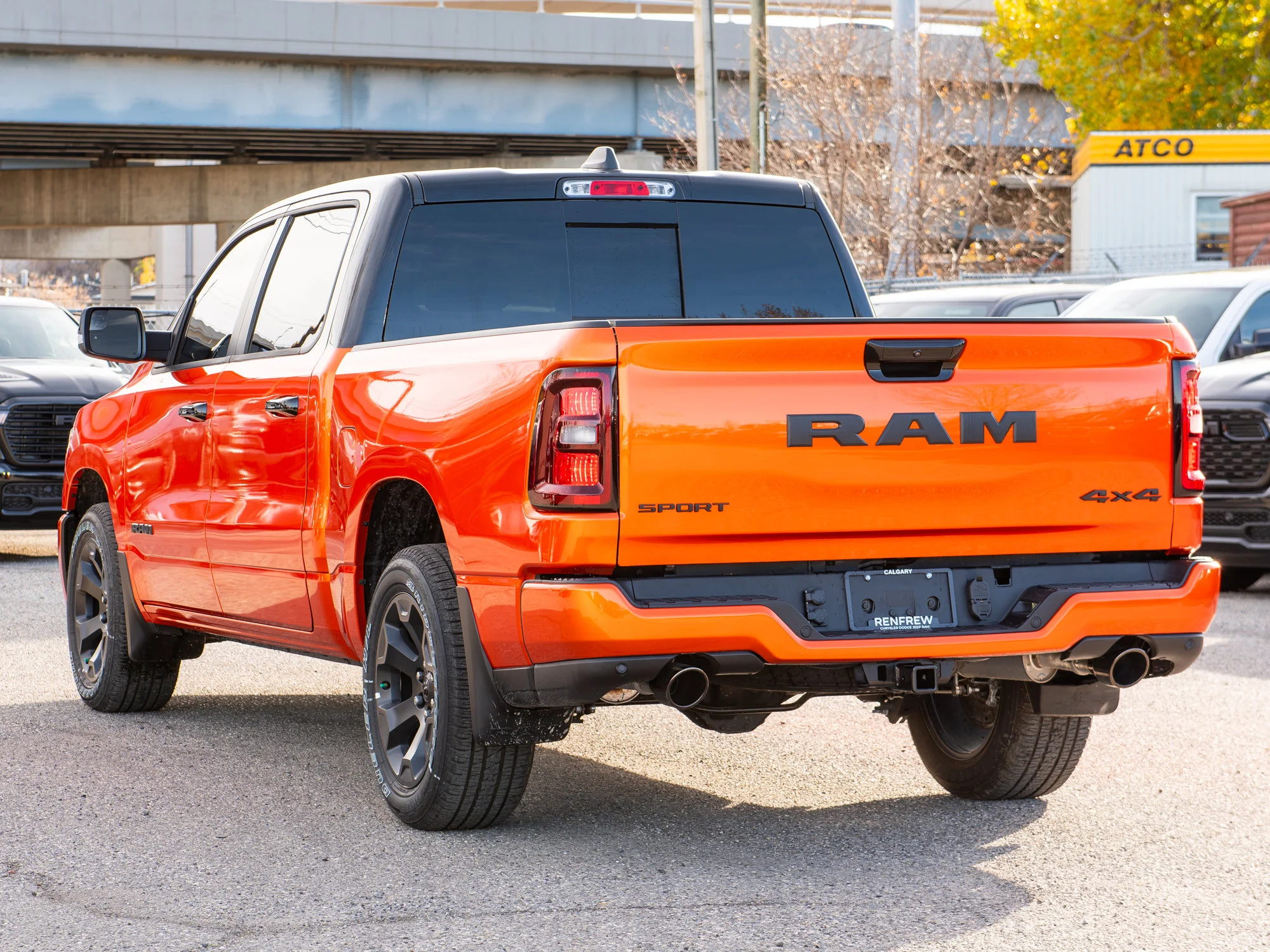 New 2026 Black RAM Sport* Crew Cab 4x4, Heated Seats/Wheel, Panoramic Sunroof, Navigation image 4