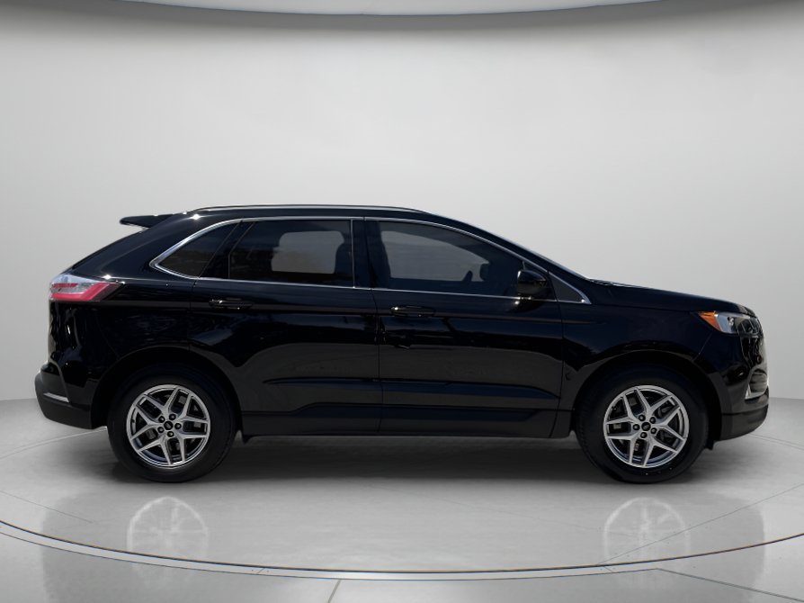 Used 2023 Black Metallic Ford SEL image 2