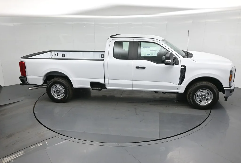 New 2026 Oxford White Ford XL image 47