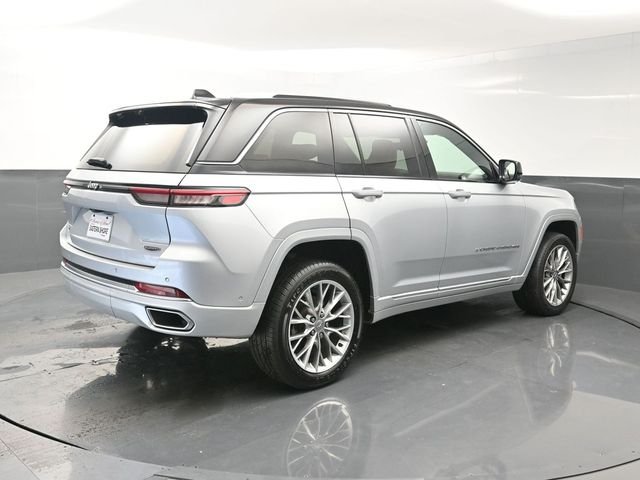 Used 2023 Silver Jeep Summit image 7
