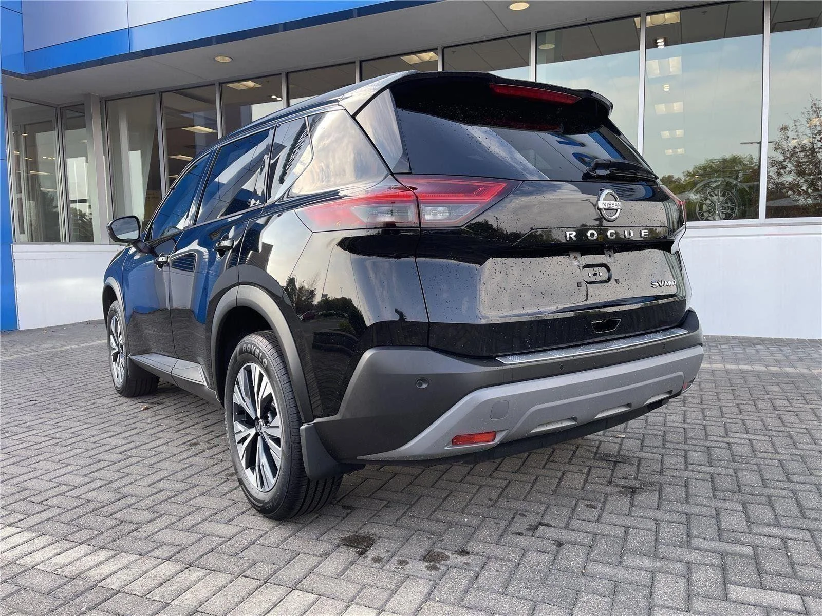 Used 2021 Black Nissan SV Intelligent AWD image 3