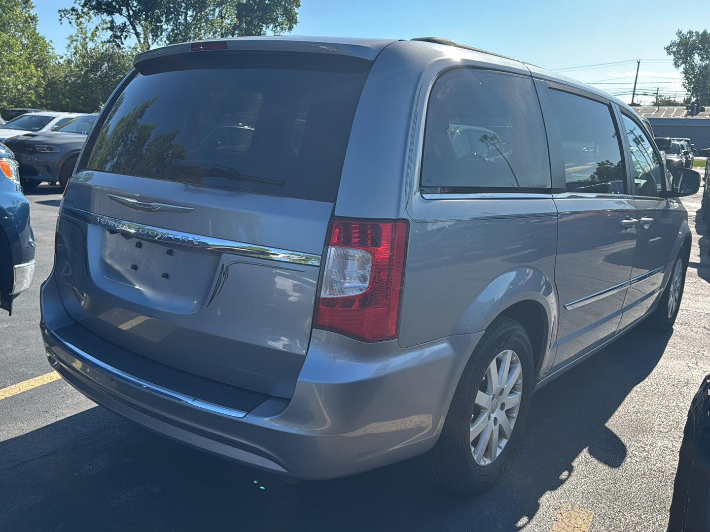 Used 2013 Billet Silver Metallic Chrysler Touring image 2