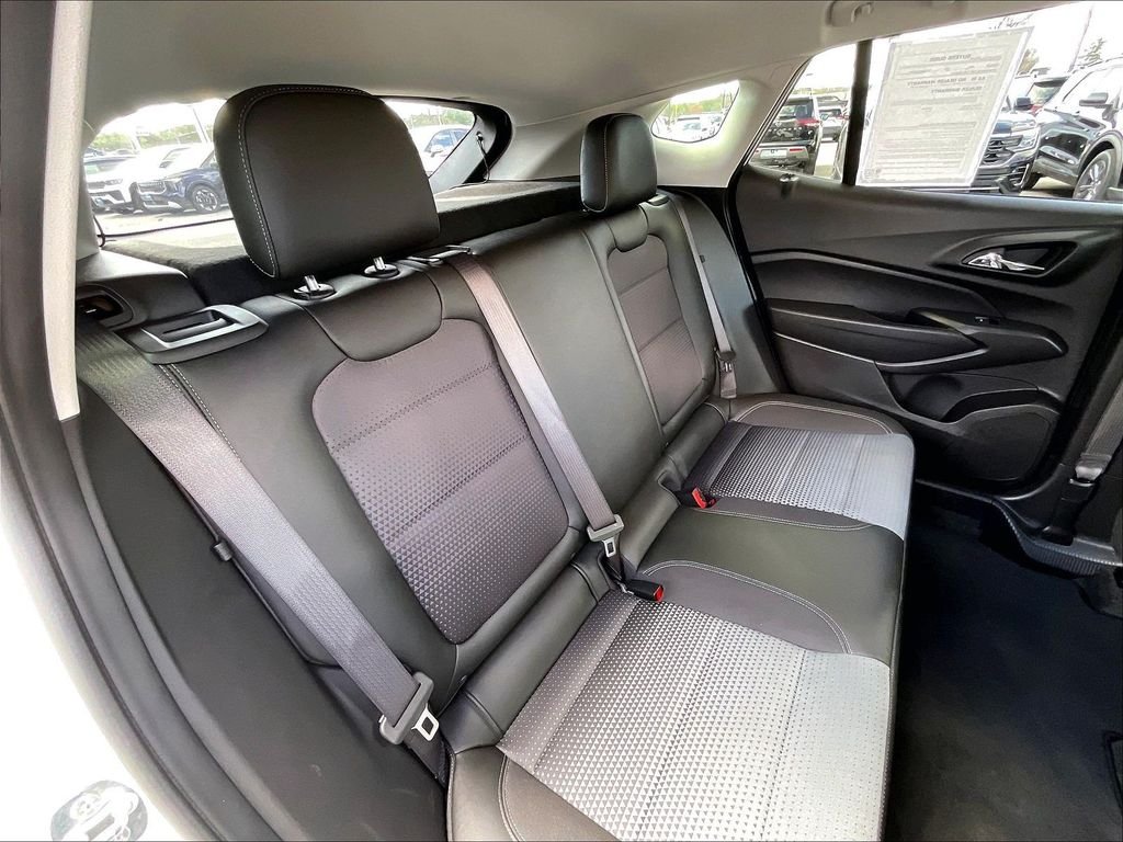 Used 2025 White Chevrolet LT image 15