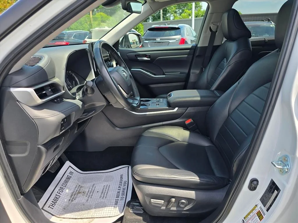 Used 2024 Beige Toyota XLE image 11
