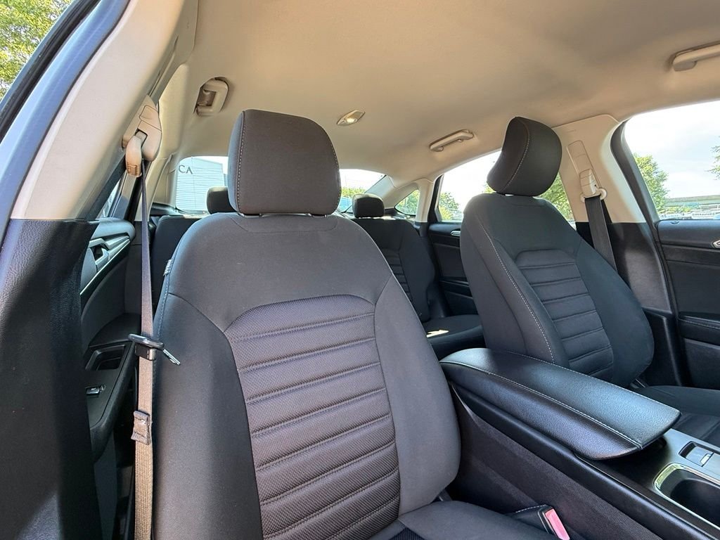 Used 2017 Silver Ford SE image 31