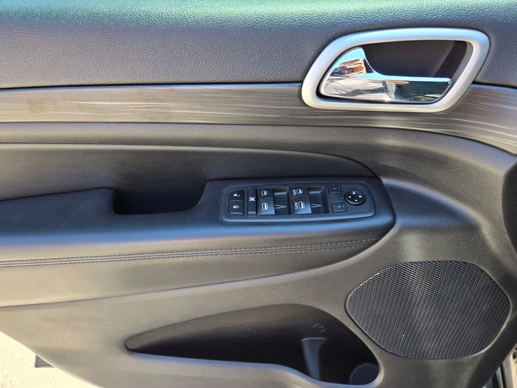 Used 2019 Gray Jeep Laredo E image 22
