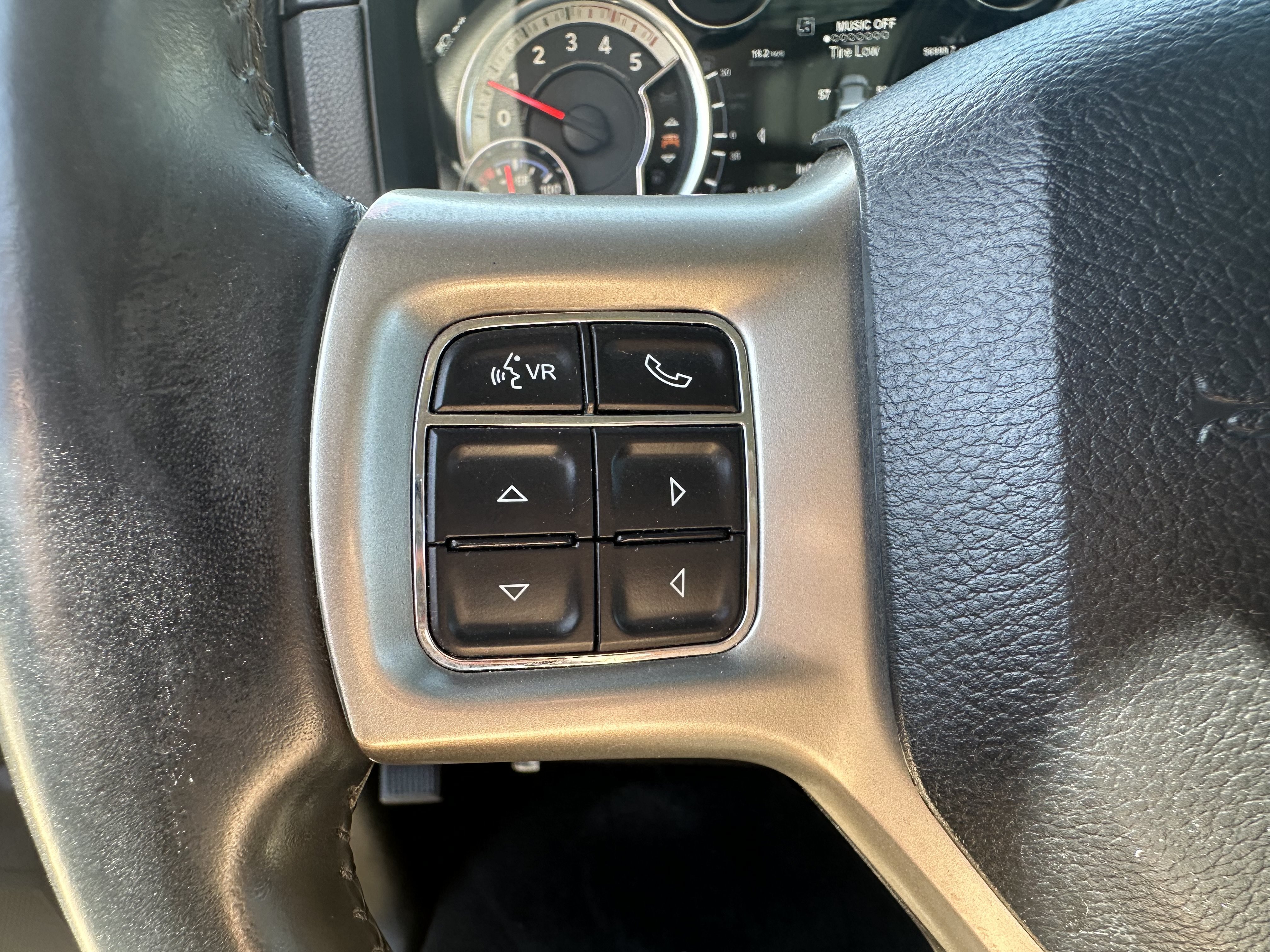 Used 2018 Delmonico Red Pearlcoat Ram Laramie image 15
