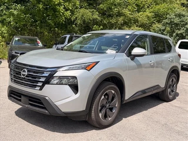 Used 2024 Silver Nissan SV image 9