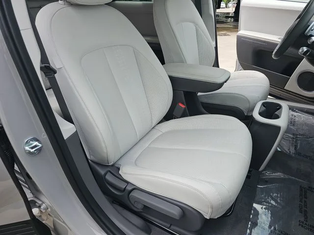 Used 2023 Gray Hyundai SEL image 10