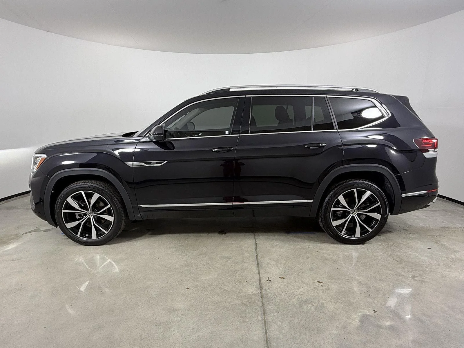 New 2026 Deep Black Pearl Volkswagen 2.0T SEL Premium R-Line image 8