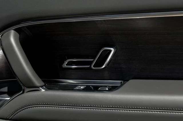 New 2026  Land Rover SE image 59