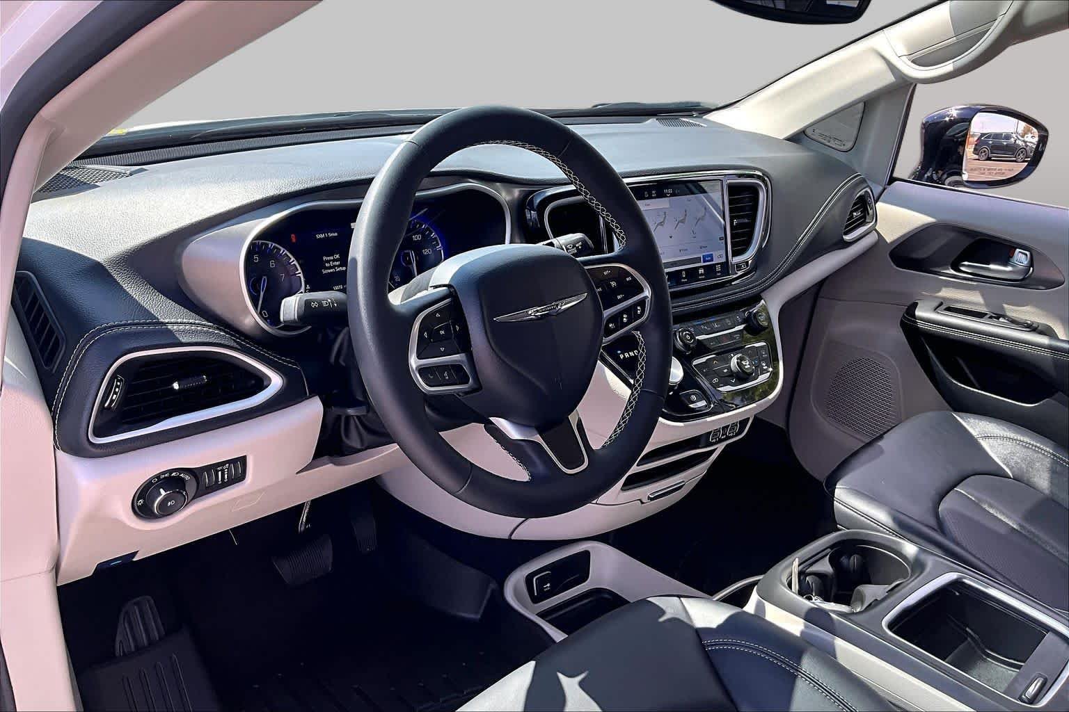 Used 2024 Bright White Clearcoat Chrysler Touring L image 17