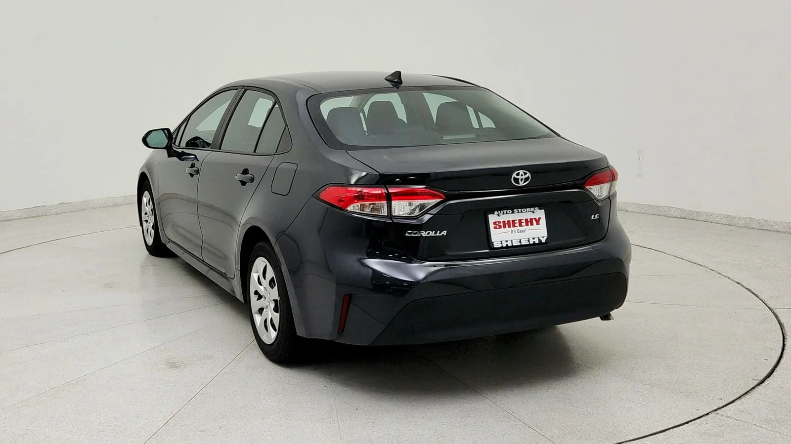 Used 2025  Toyota LE image 5