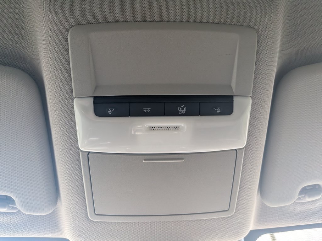 Used 2022 White Nissan S image 22