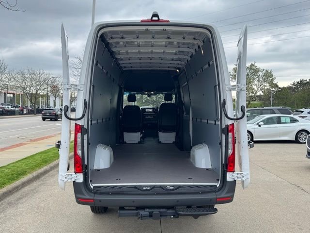New 2026 Arctic White Mercedes-Benz Cargo 170 WB image 7