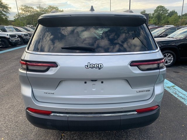 Used 2023 Silver Jeep Limited image 3