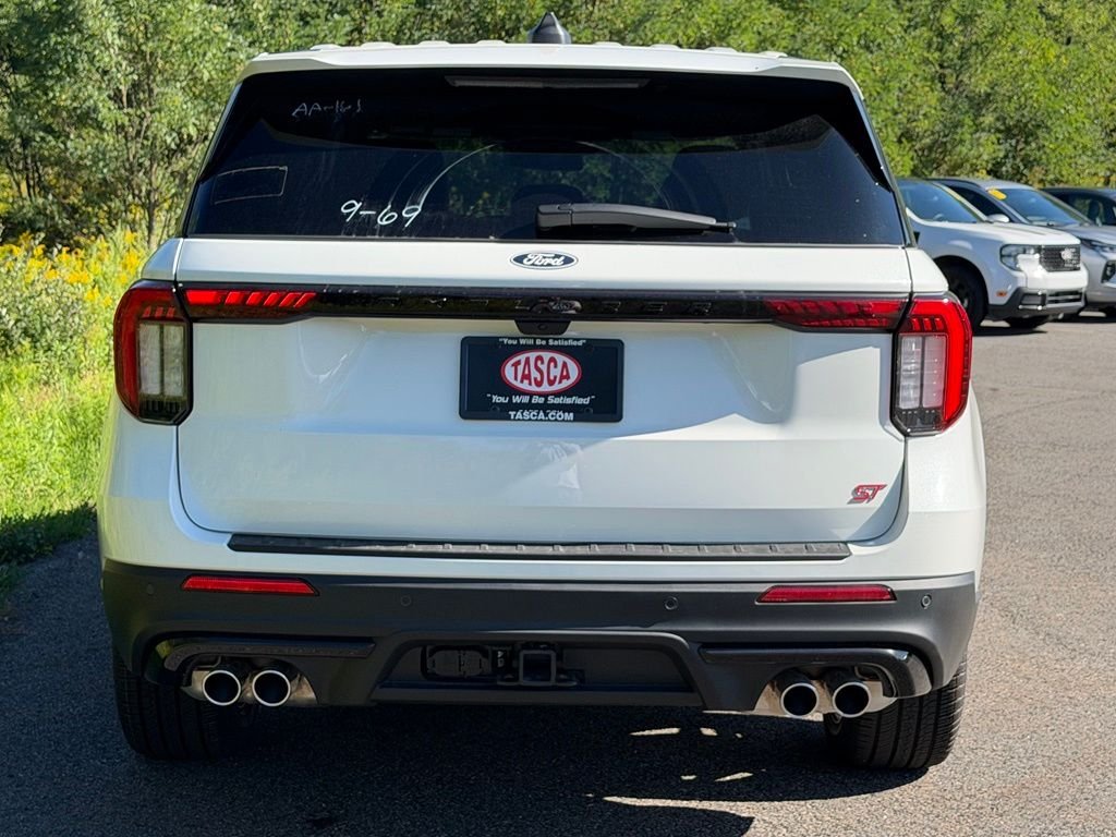 New 2027 Star White Metallic Tri-Coat Ford ST image 28