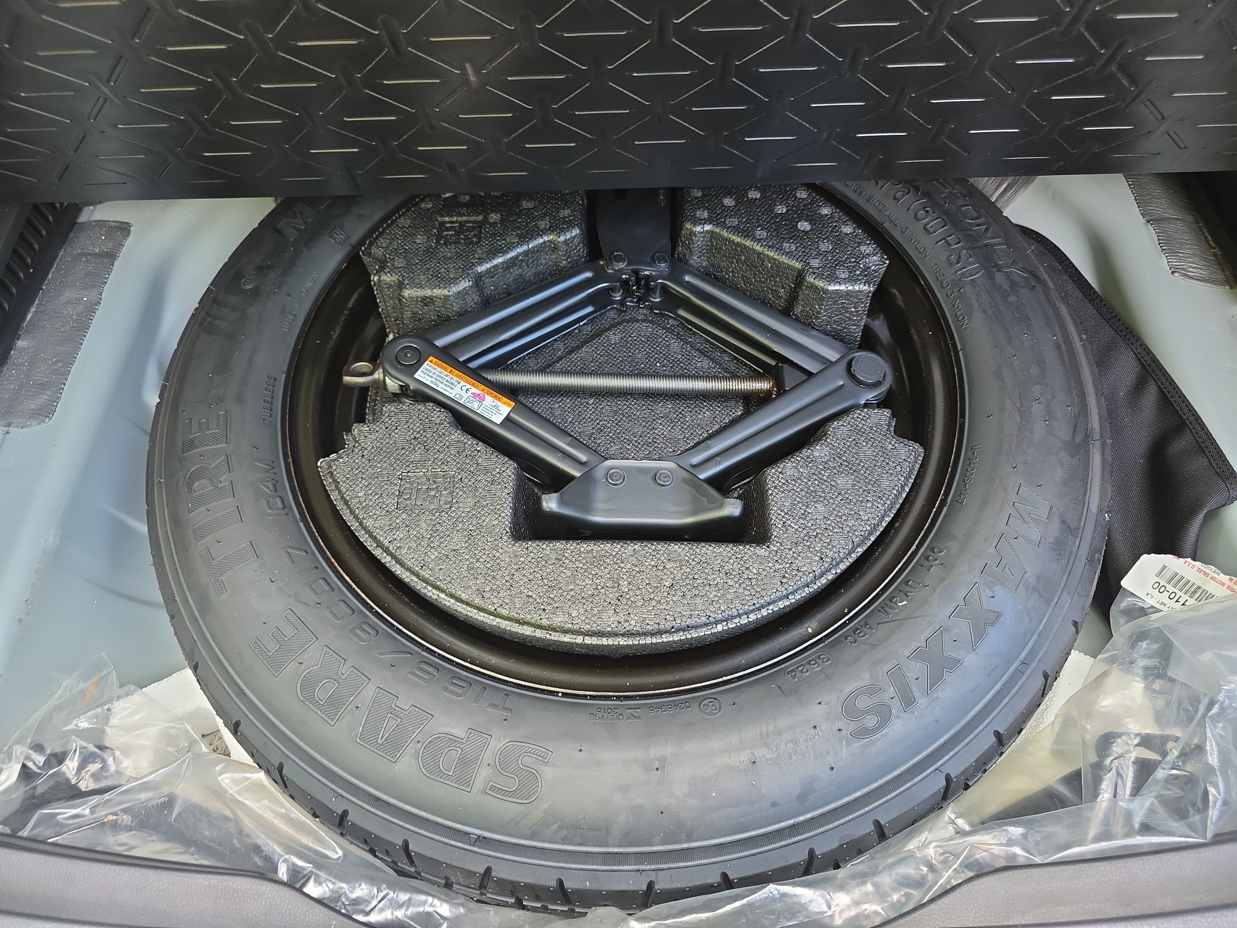Used 2025 Silver Sky Metallic Toyota XLE image 28