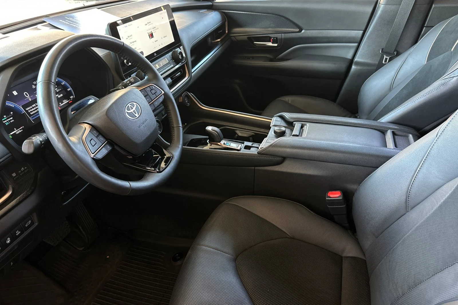 Used 2025 Red Toyota MAX Platinum image 9