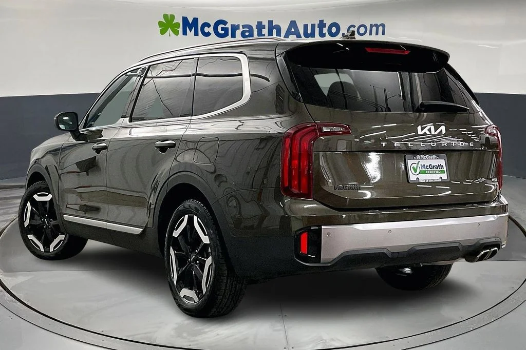 Certified Used 2025 Green Kia S image 4