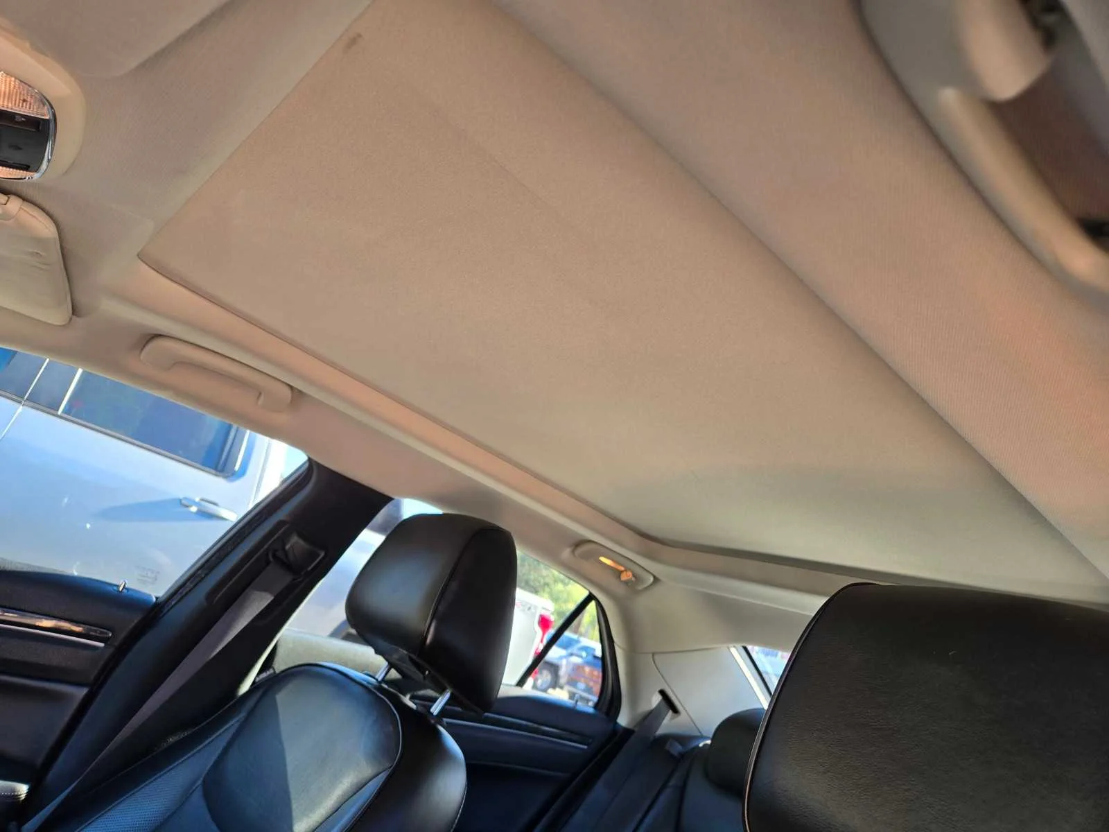 Used 2016  Chrysler 300C image 12