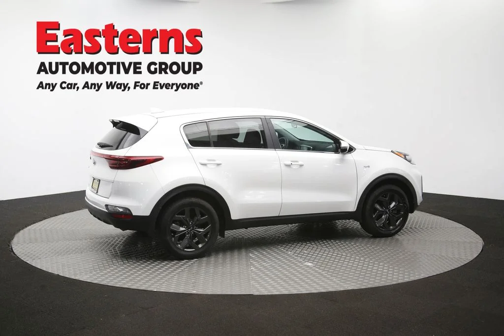 Used 2022 White Kia LX image 41