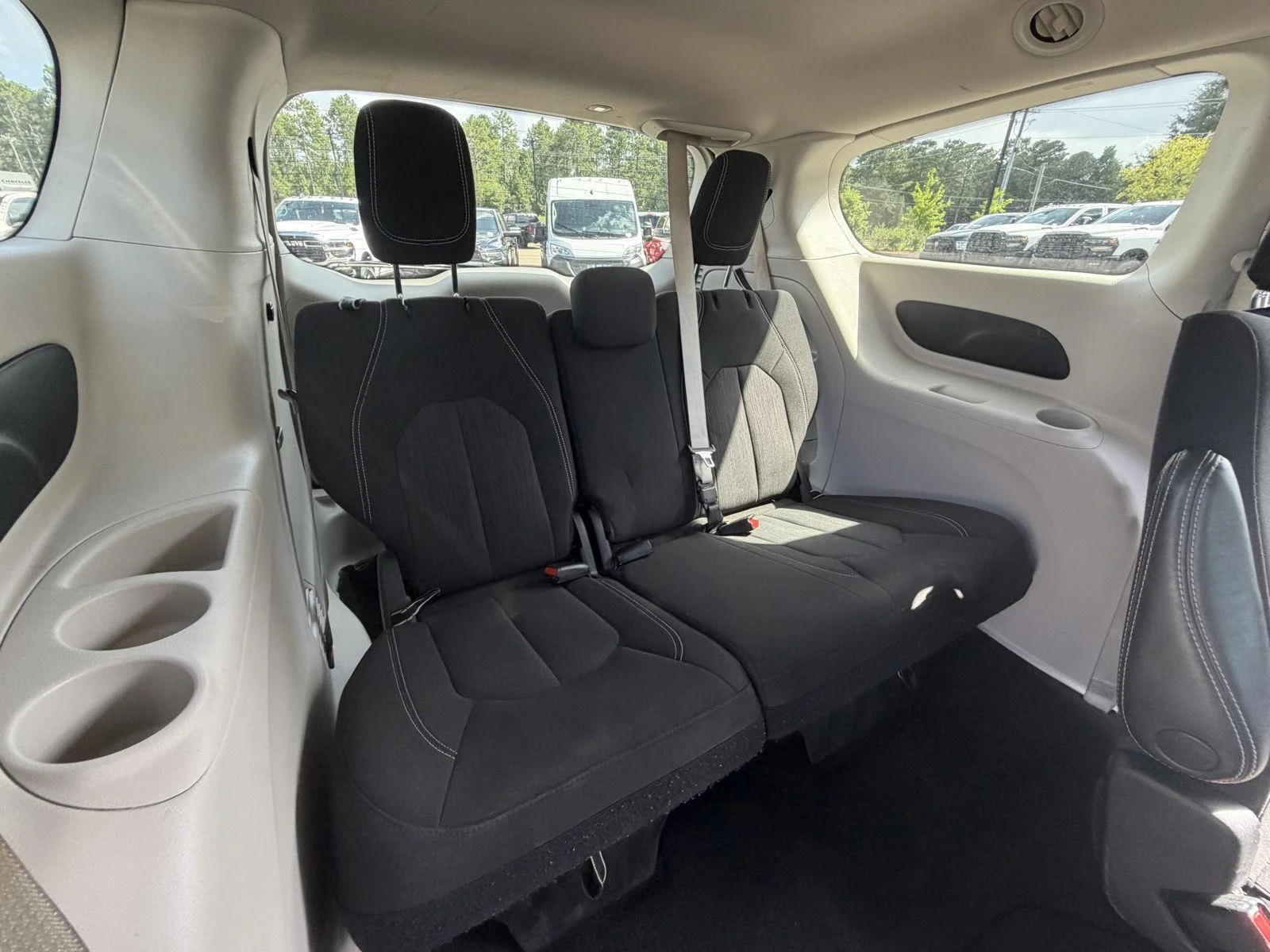 Used 2023 Silver Mist Clearcoat Chrysler LX image 17