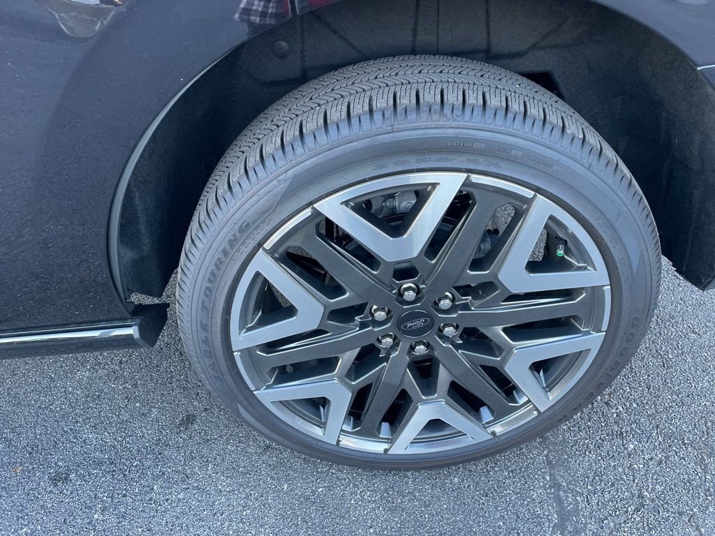 Used 2025 Black Ford Platinum image 10