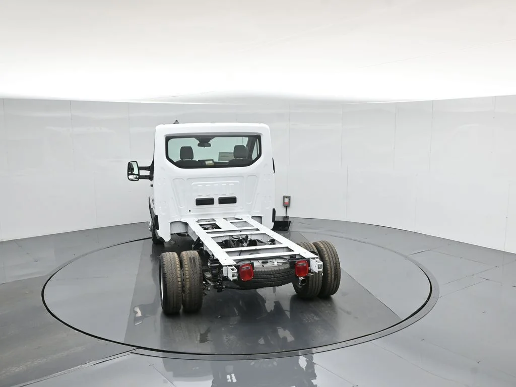 New 2026 Oxford White Ford Base image 33