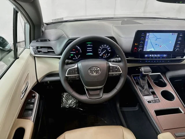 Used 2021 Silver Toyota XLE image 23