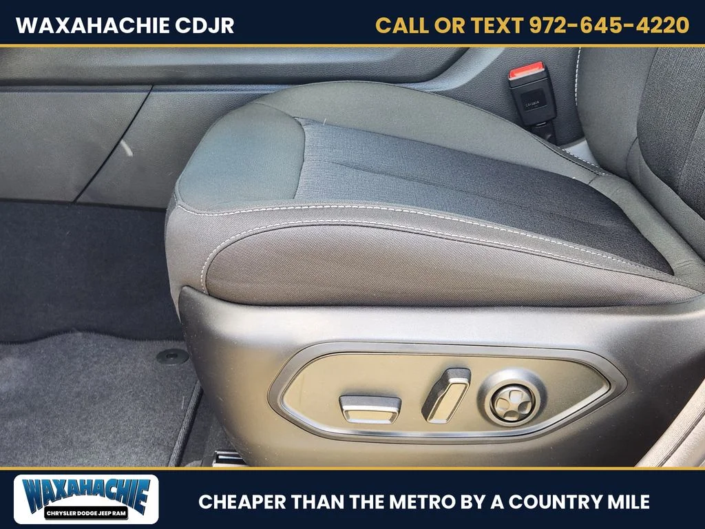 New 2026 Baltic Gray Metallic Clear-Coat Exterior Paint Jeep Laredo image 18