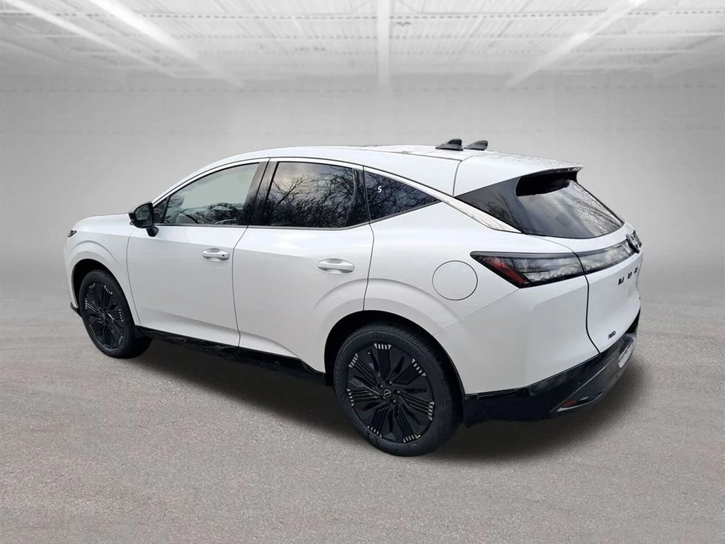 New 2026 White Nissan Platinum image 3
